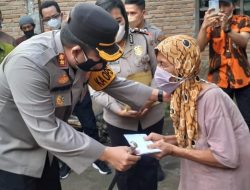 TNI-POLRI berikan bansos dalam rangka hari sumpah pemuda ke-93 tahun 2021