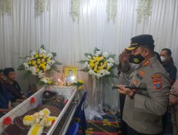 Kapolres Binjai Berikan Penghormatan Terakhir Terhadap Alm. Aiptu Darwin Sigalingging