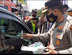 Kapolres Binjai Beserta Walikota  Dan Dandim Bagi Masker Dan Handsanitizer Kepada Warga Masyarakat