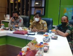 WALIKOTA BINJAI BERSAMA KAPOLRES DAN DANDIM 02/03 BINJAI-LANGKAT IKUTI ZOOM MEETING DARI PRESIDEN RI