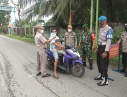 Bahaya Penularan Covid-19, Polsek Binjai Timur Gencar Laksanakan Operasi Yustisi Dan Bagi – Bagi Masker Gratis