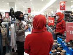 Kasat Binmas Polres Binjai Beri Imbauan Ajak Warga Vaksin Di Bsm Supermall
