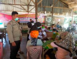 Sukseskan Vaksinasi Serentak, Bhabinkamtibmas PAM Pelaksanaan Vaksinasi Covid -19 Di Kelurahan Bandar Senembah