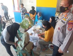Kapolsek Selesai Pantau dan Monitoring Giat Vaksinasi Warga Kecamatan Selesai Wilkum Polsek Selesai