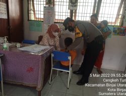 Polsek Binjai Utara Kawal Vaksinasi  Anak Usia 6/11 tahun di SDN 020597 Kelurahan Cengkeh Turi