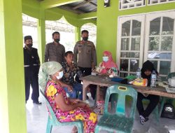Kapolsek Selesai Pantau Langsung  Kegiatan Vaksinasi di Halaman Mesjid Nur Ihsan