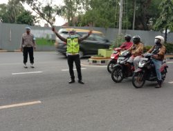 Pos Padat Lalin Sore Sat Lantas Polres Binjai Bantu Pengguna Jalan