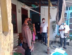 Bhabinkamtibmas beserta babinsa Dan Tim Tracer Kelurahan Jati Makmur Lakukan Tracing Covid-19
