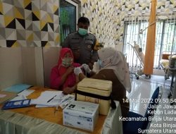 Bhabinkamtibmas Aiptu Suyatno Laksanakan Pam dan Monitoring Dukung Percepatan Vaksinasi Di Kelurahan kebun lada