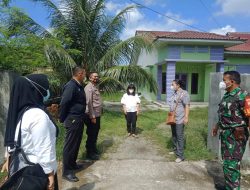 Bhabinkamtibmas Dan Babinsa Dampingi Kapustu Nangka Tracing Warga Terpapar Covid-19