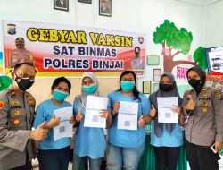 Kapolsek Binjai Kota Dan Kasat Binmas Hadiri Zoom meeting Vaksinasi Serentak Di SD 020254 Kelurahan Kartini kecamatan Binjai kota