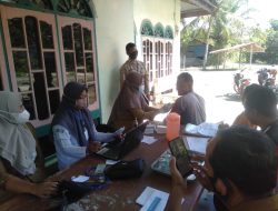 Bhabinkamtibmas Laksanakan Pengamanan Monitoring Pelaksanaan Vaksinasi Di Desa Selayang Kec selesai