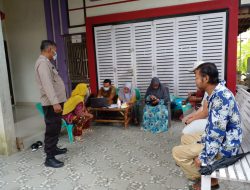 Bhabinkamtibmas  Laksanakan Pengamanan Monitoring Pelaksanaan Vaksinasi Di Desa kwala air hitam Kec. selesai