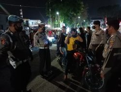 Polres Binjai dan Personil Gabungan Gelar Operasi Yustisi Malam Imbau Warga Patuh Prokes Dan Bagikan Masker Gratis