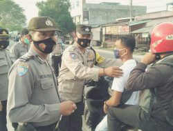 Polsek Binjai Ops Yustisi Depan Mako Bagikan Masker Gratis