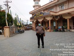 Beri Rasa Aman Dan Nyaman Dalam Beribadah Bhabinkamtibmas Polsek Binjai Utara Laksanakan Pam Rutin Sholat Jumat