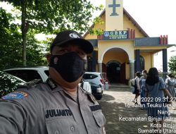 Bhabinkamtibmas Polsek Binjai Utara Monitoring/Pengamanan Gereja Dengan Mengedepankan Protokol Kesehatan