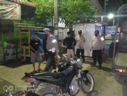 Patroli Subuh Polsek Selesai Bulan Ramadhan Pastikan Warga Patuhi Prokes