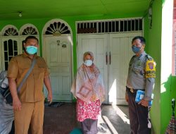 Bhabinkamtibmas Dan Tim Tracer Kelurahan Timbang Langkat Lakukan Tracing Covid-19