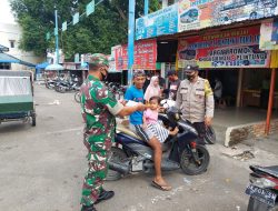 Personil Gabungan Operasi Yustisi Sosialisasikan 5M Dan Bagi Masker Gratis