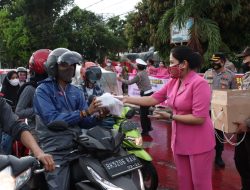 Keluarga Besar Polres Binjai Beserta Bhayangkari Berbagi Takjil Di Bulan Ramadhan Kepada Masyarakat Pengguna Jalan