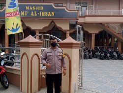 Bhabinkamtibmas Monitoring Pelaksanaan Sholat Jumat Pastikan Aman Dan Kondusif