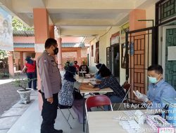 Bhabinkamtibmas Kelurahan Nangka Monitoring Pelaksanaan Vaksinasi Di Wilayahnya