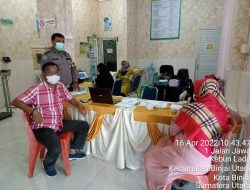 Bhabinkamtibmas Kelurahan Kebun Lada Monitoring Pelaksanaan Vaksinasi Di Wilayahnya