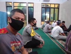 Bhabinkamtibmas Desa Sei Limbat Kec. Selesai Sambang Sholat Subuh Berjamaah