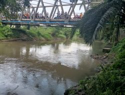 Asik Bermain Air Dipinggiran Sungai||3 Anak terseret Arus Sungai Dan 1 Anak Masih Dalam pencarian