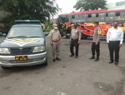 Patroli Dialogis Polsek Binjai Timur Berikan Himbauan Kamtibmas Dan Disiplin Prokes Kepada Warga Di Terminal