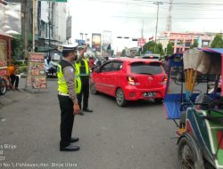 Sat Lantas Polres Binjai Pastikan Arus Lalu Lintas Aman Kondusif Melalui Pos Padat Lalin Sore Hari