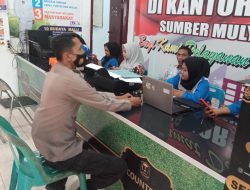 Sambangi Kantor Lurah || Bhabinkamtibmas Berikan Pesan Pesan Kamtibmas