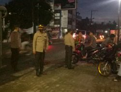 Operasi Yustisi Malam Polsek Selesai Bagikan Masker 100Pcs Gratis
