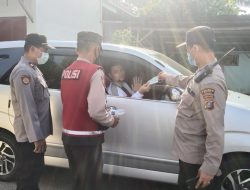 Ingatkan Penggemudi Patuh Prokes Melalui Operasi Yustisi Depan Mako Polsek Binjai Utara