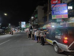 Operasi Yustisi Malam Dan Patroli Blue Light Polsek Binjai Timur Bagikan Masker Gratis