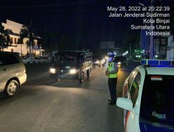 Antisipasi Gangguan 3C Dan Berikan Imbauan Melalui Public Addres Sat Lantas Polres Binjai Laksanakan Blue Light Patrol