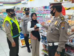 Tuju Supermarket Melalui Operasi Yustisi Malam Hari Ingatkan Protokol Kesehatan