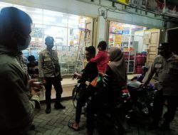 Sasar Supermarket Operasi Yustisi Malam Polsek Selesai Bagikan Masker Gratis