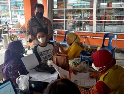 Mobilisasi Masyarakat Untuk Lakukan Vaksinasi Di Supermarket Asia King Masih Gencar Dilakukan Polsek Binjai Kota Polres Binjai