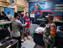 Patroli Blue Light Bersinggungan Dan Operasi Yustisi Malam Bagikan Masker Gratis