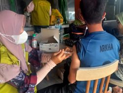 Polsek Binjai Kota Mobilisasi Masyarakat Untuk Lakukan Vaksinasi Di Supermarket Asia King