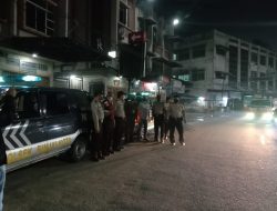 Patroli R-4 Bersinggungan Dan Operasi Yustisi Malam Bagikan Masker Gratis