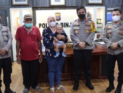 SEORANG KAKEK TEMANI CUCUNYA UCAPKAN TERIMA KASIH KEPADA KAPOLRES BINJAI