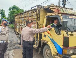Bagikan Masker Gratis dan Ingatkan Pengguna Jalan Melalui Operasi Yustisi Pagi Polsek Binjai Barat