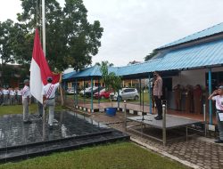 Kapolsek Binjai Timur Sebagai Pembina upacara di SMK Negeri 2 Binjai Kec. Binjai Timur