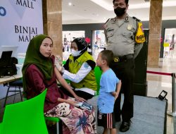 MONITORING PELAKSANAAN VAKSINASI DI SUPERMALL BINJAI BHABINKAMTIBMAS POLSEK BINJAI TIMUR