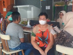 Melalui Unit Intelkam Polsek Binjai Kota Monitoring Pelaksanaan Vaksinasi Di Supermarket Asia King
