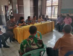 Unit Intelkam Polsek Binjai Barat Hadiri Pertemuan Mediasi Keberatan Warga Terhadap CAFE ROOM SPACE DI Aula Kantor Lurah Sukaramai