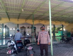 Personil Polsek Binjai Timur Lakukan Pengamanan Sholat Jumat Untuk Kenyamanan Jamaah